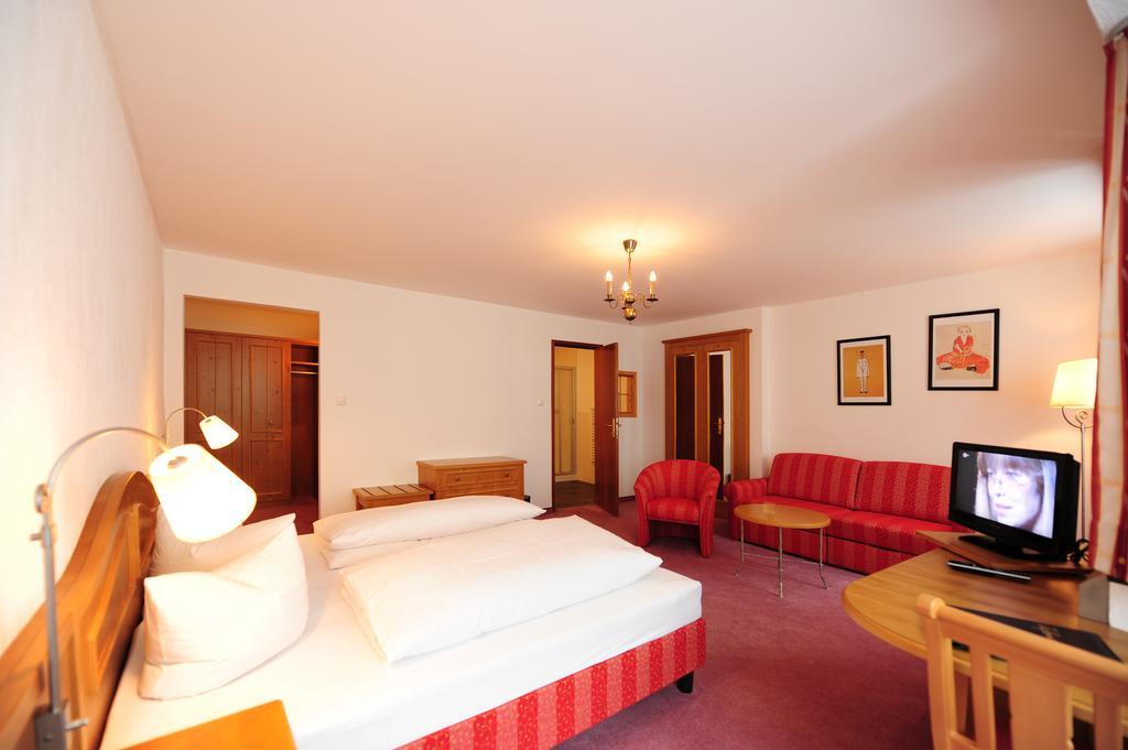 Hotel Krone มาเทร อัม เบรนเนอร์ ห้อง รูปภาพ