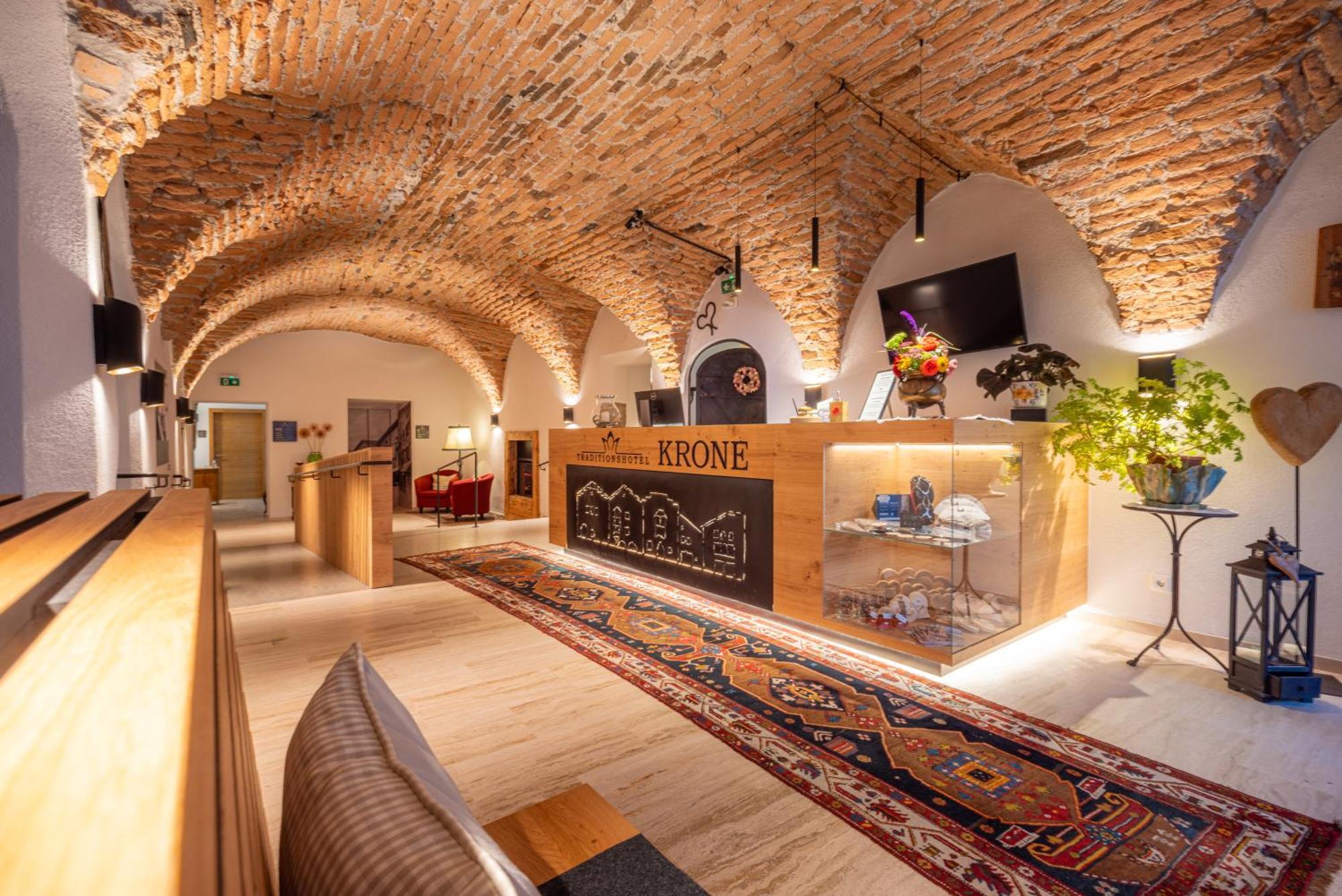 Hotel Krone มาเทร อัม เบรนเนอร์ ภายนอก รูปภาพ