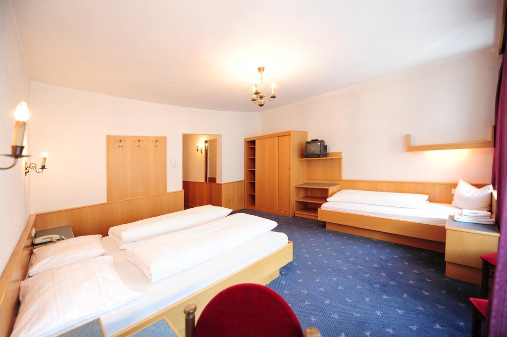 Hotel Krone มาเทร อัม เบรนเนอร์ ภายนอก รูปภาพ