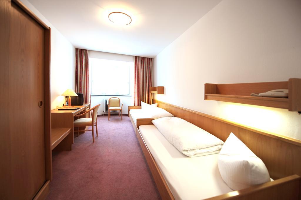 Hotel Krone มาเทร อัม เบรนเนอร์ ภายนอก รูปภาพ