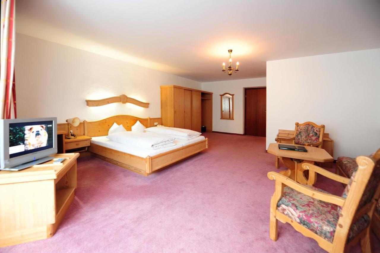 Hotel Krone มาเทร อัม เบรนเนอร์ ภายนอก รูปภาพ