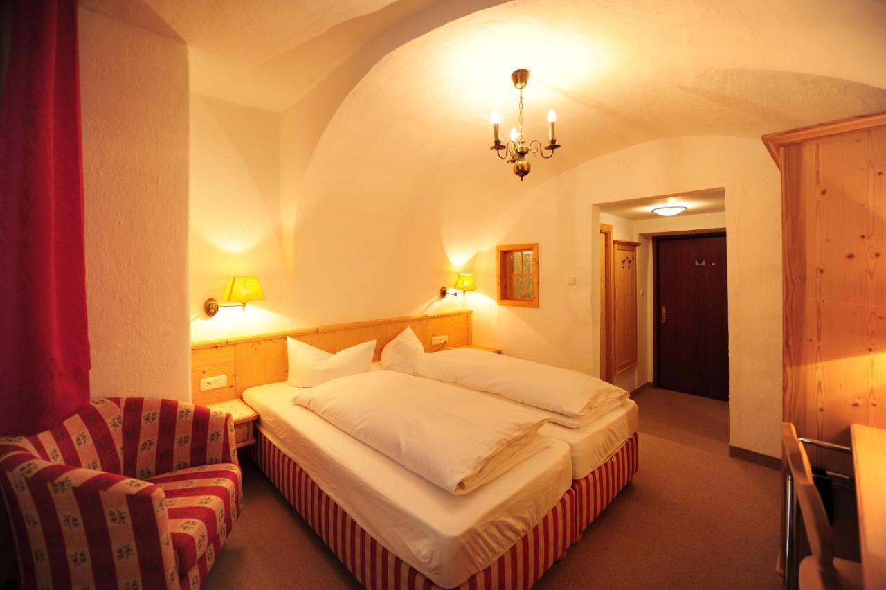 Hotel Krone มาเทร อัม เบรนเนอร์ ภายนอก รูปภาพ