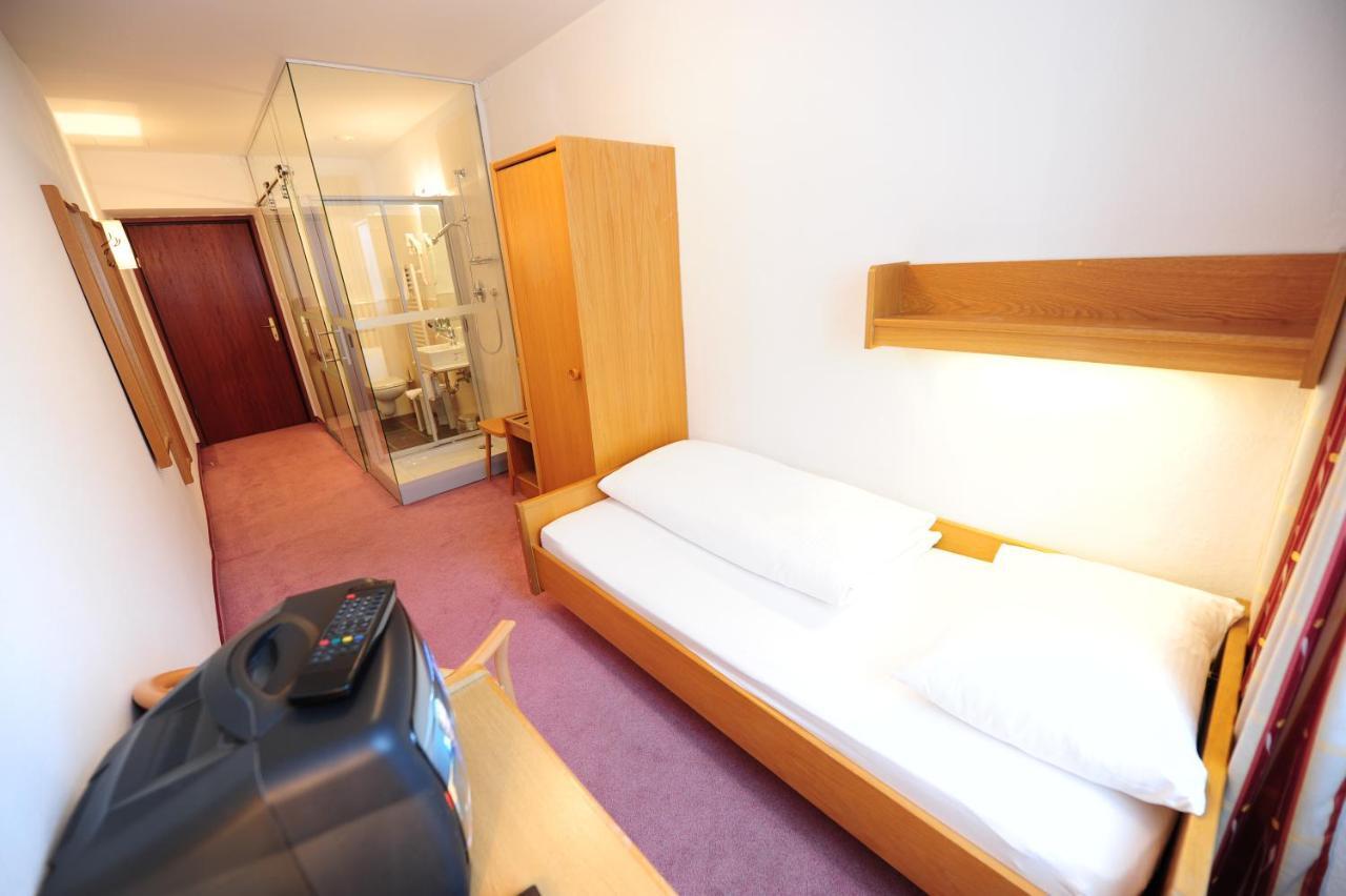 Hotel Krone มาเทร อัม เบรนเนอร์ ภายนอก รูปภาพ