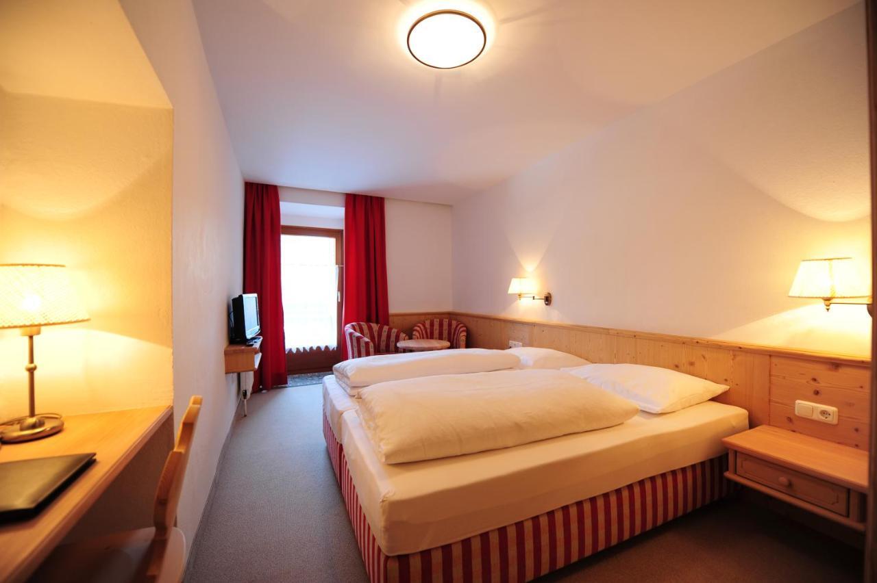 Hotel Krone มาเทร อัม เบรนเนอร์ ภายนอก รูปภาพ