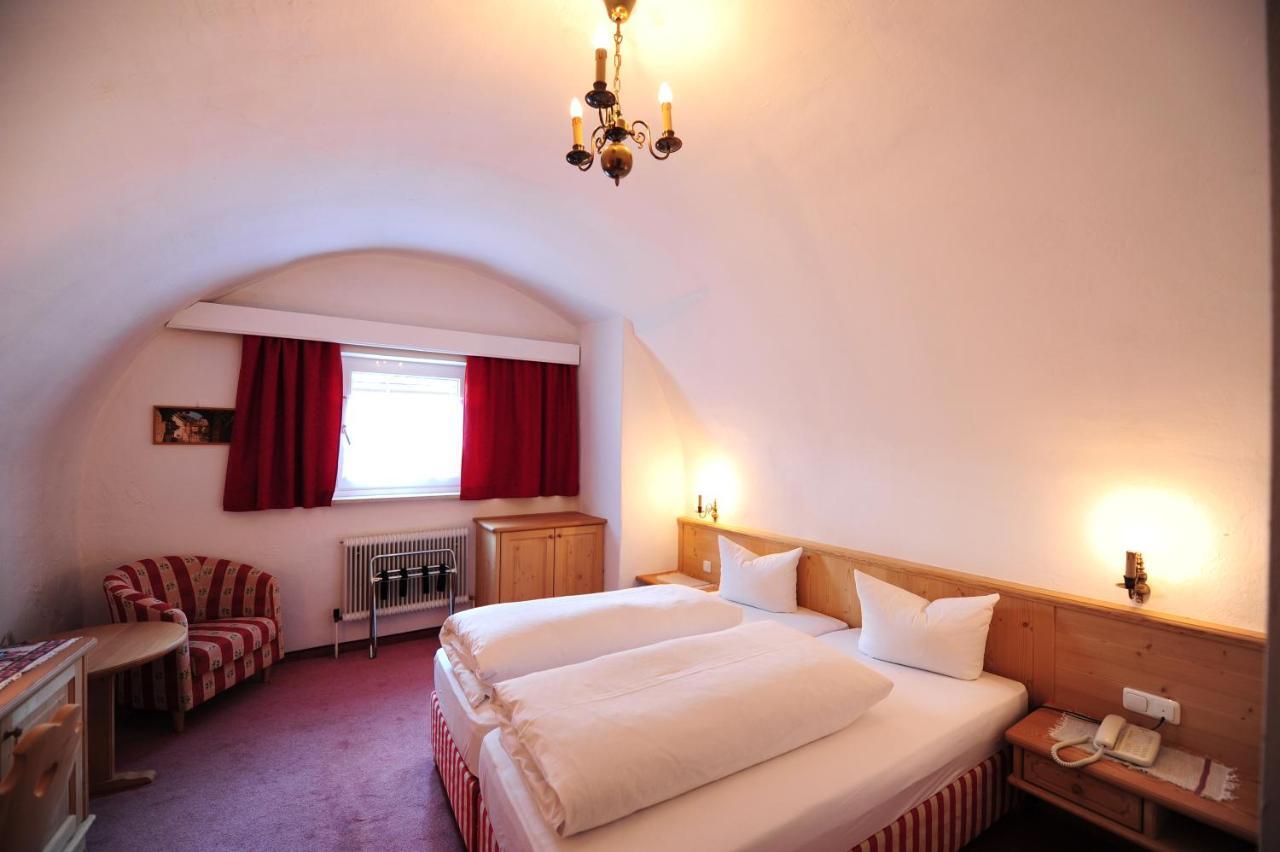 Hotel Krone มาเทร อัม เบรนเนอร์ ภายนอก รูปภาพ