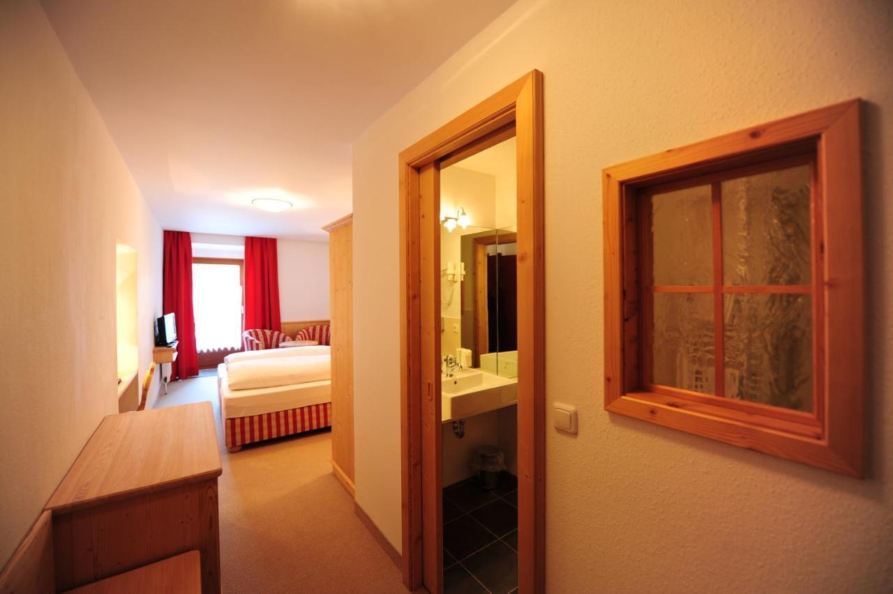 Hotel Krone มาเทร อัม เบรนเนอร์ ภายนอก รูปภาพ