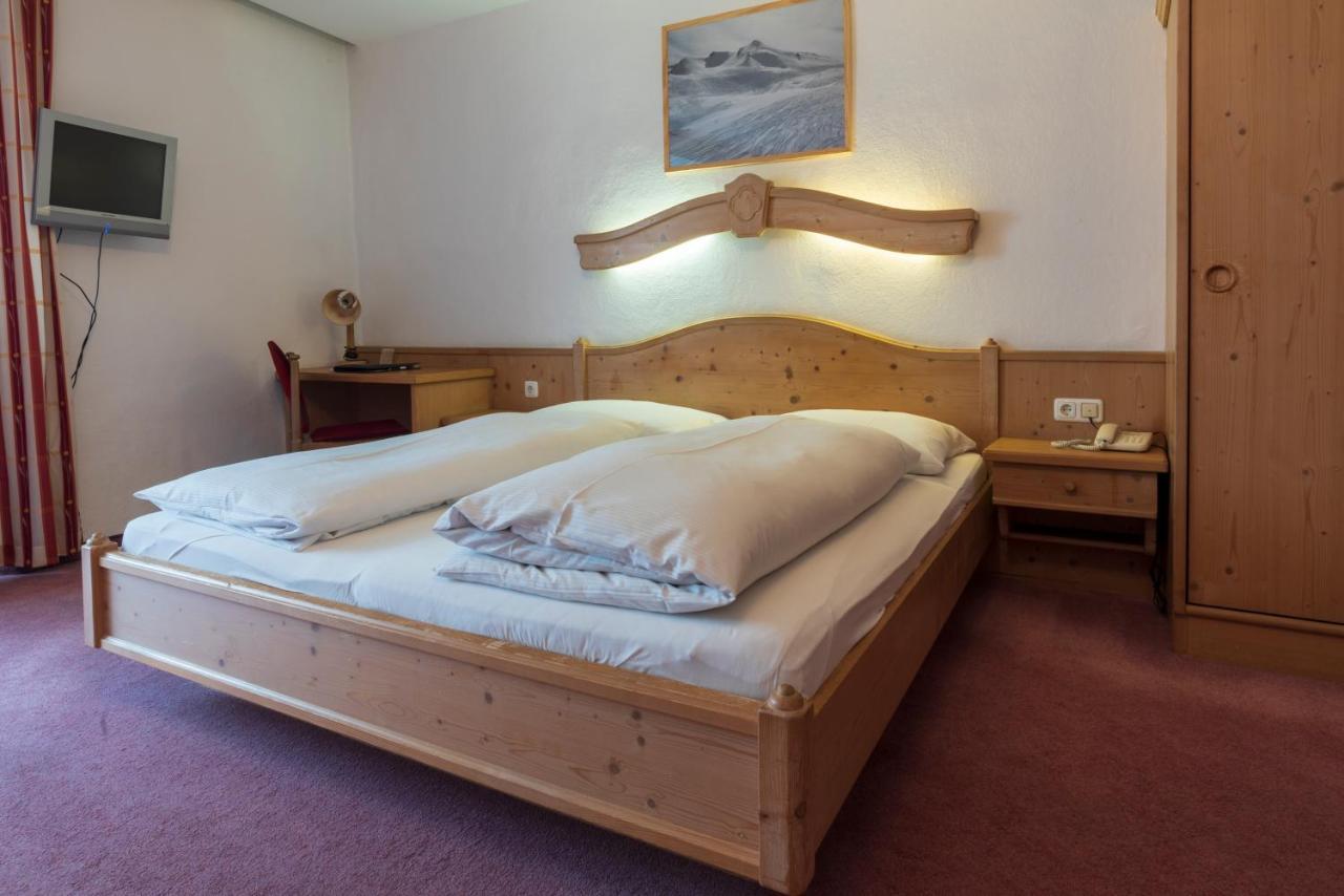 Hotel Krone มาเทร อัม เบรนเนอร์ ภายนอก รูปภาพ